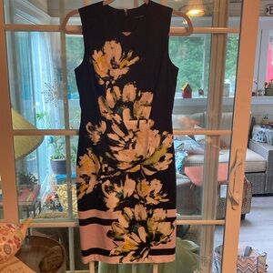 Dress, Lovely Fully Lined Maggie London Floral sleeveless .